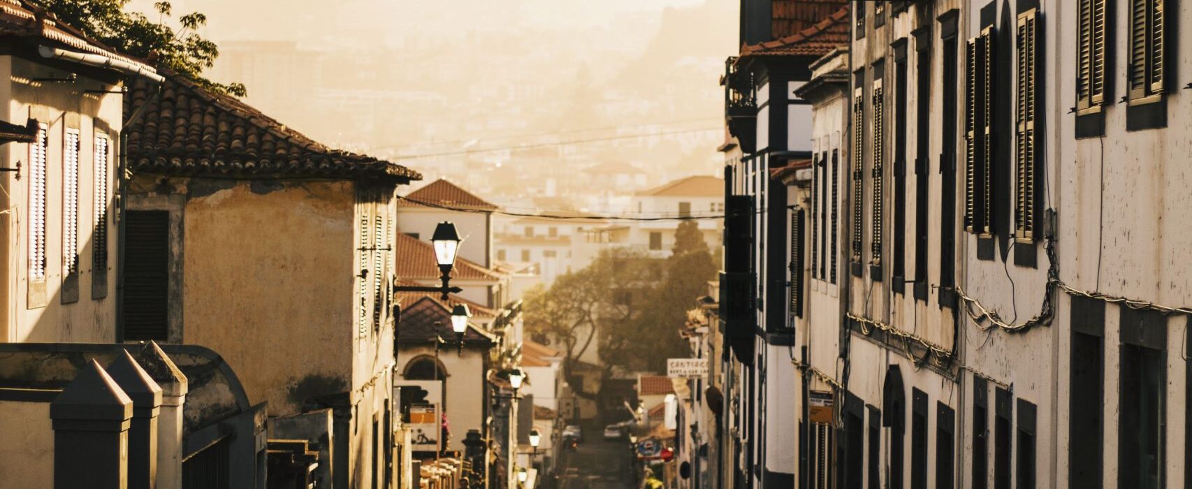 Fragmento Da Fachada De Um Edifício Com Aberturas Ou Janelas